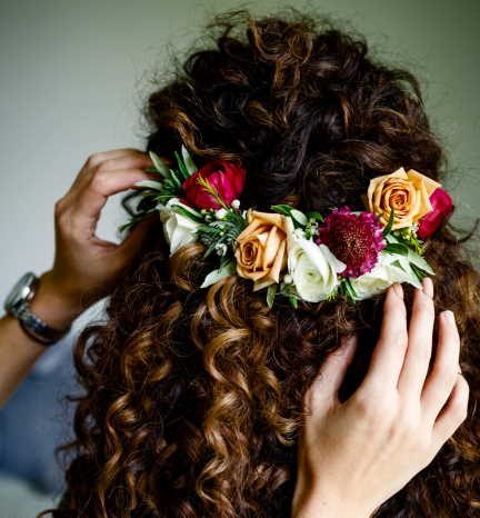 How to choose right hairstyle for wedding dress type?